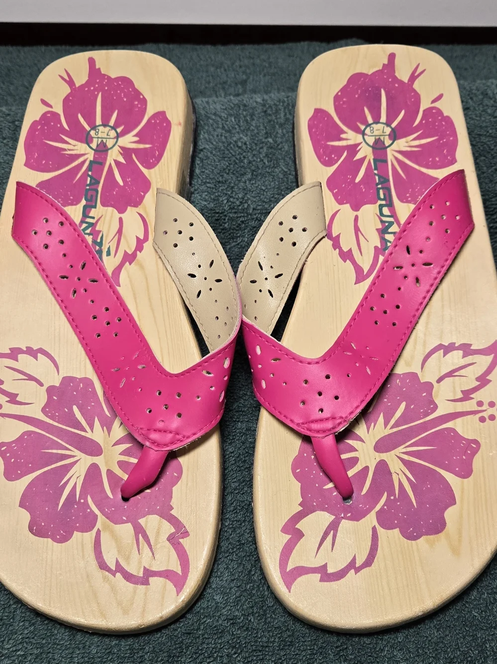 Laguna Women's Flip Flop Sandals Pink Hibiscus Wood Look Footbed Size M 7-8 NWT